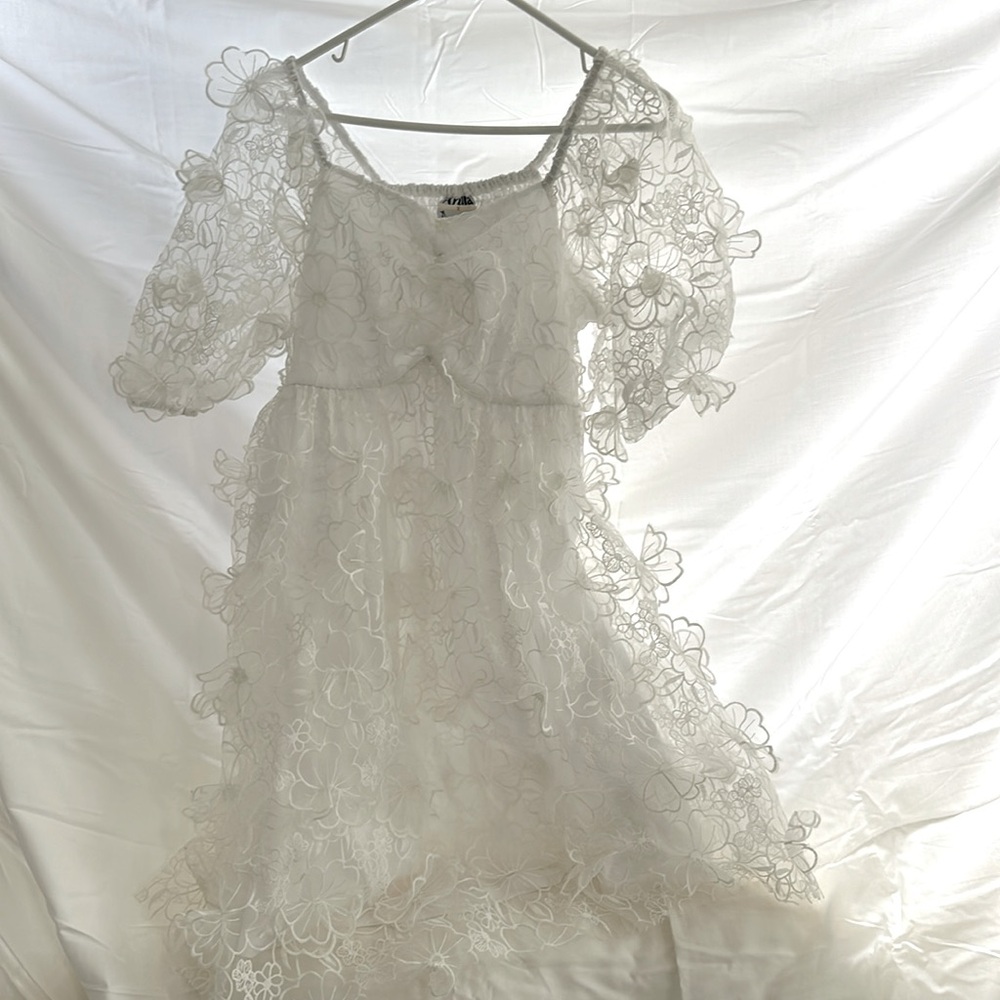 Arula 3D white flower cocktail dress